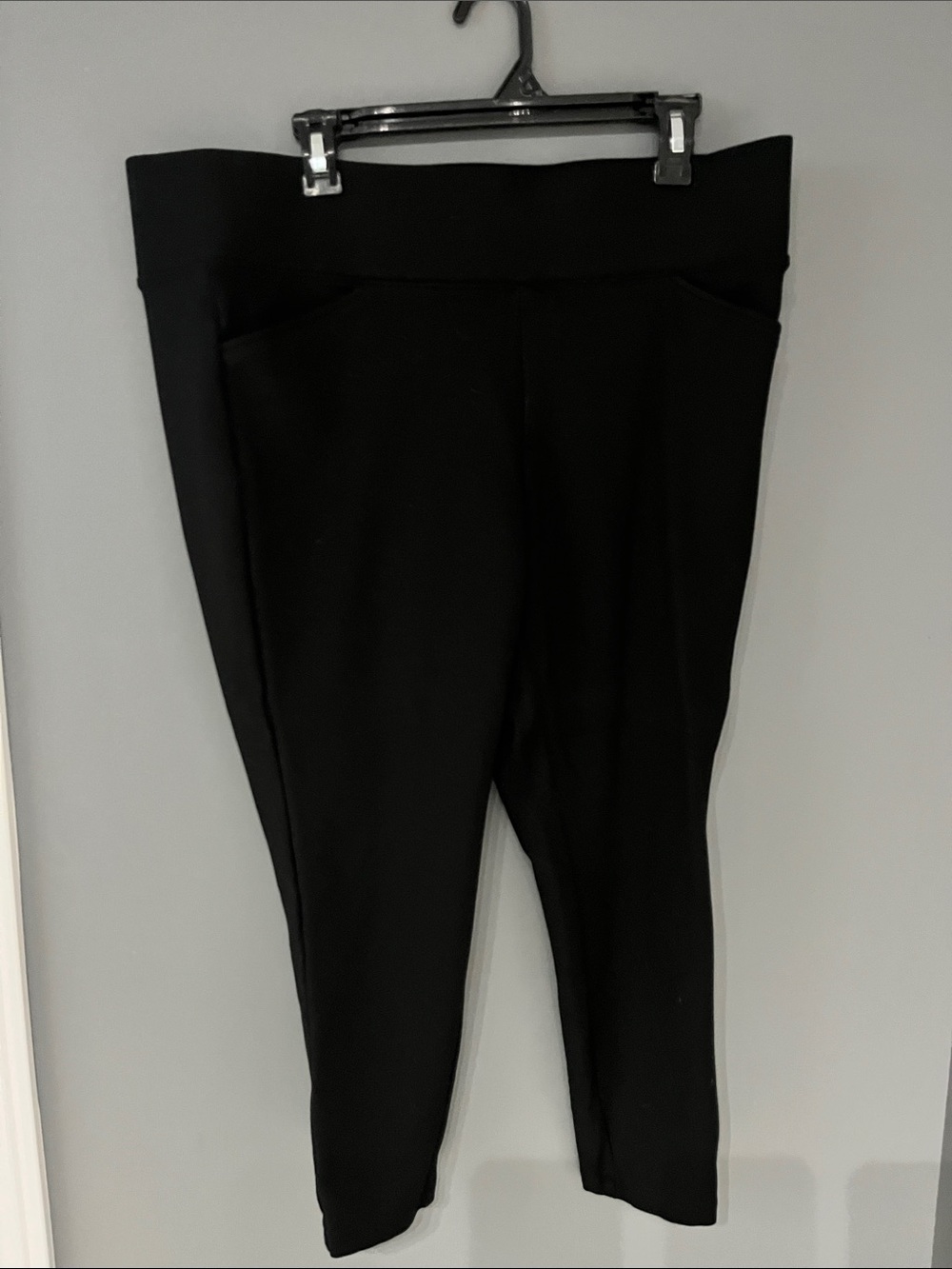 3/$30 torrid Black Cropped Ponte Knit Pants